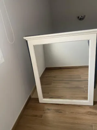 Espejo de madera blanco