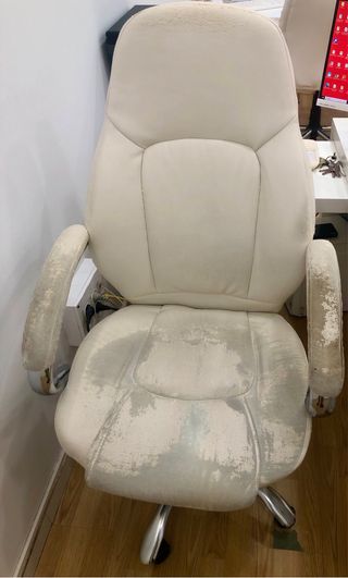 Silla de oficina blanca