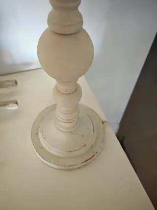 Lamparita de mesa beige y marrón