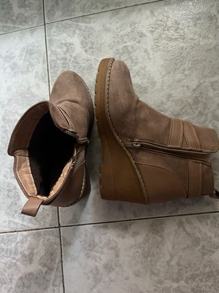 Botines cuña beige y marrón