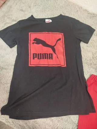 Conjunto Puma Camiseta Negra y Short Rojo