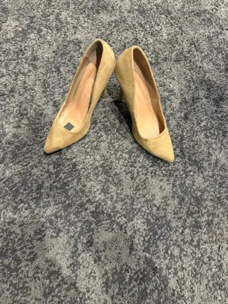 Zapatos de tacón camel ante