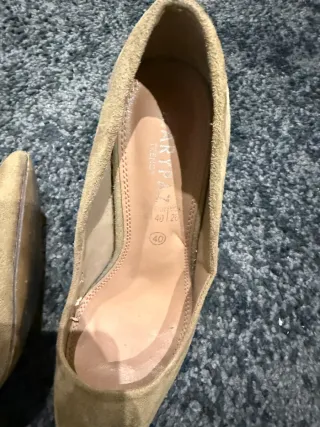 Zapatos de tacón camel ante