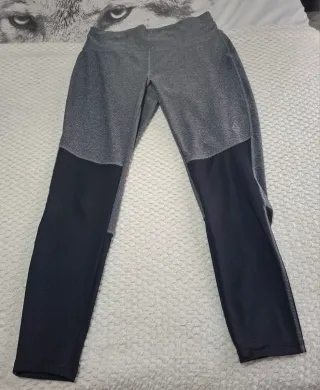 Mallas deportivas grises y negras