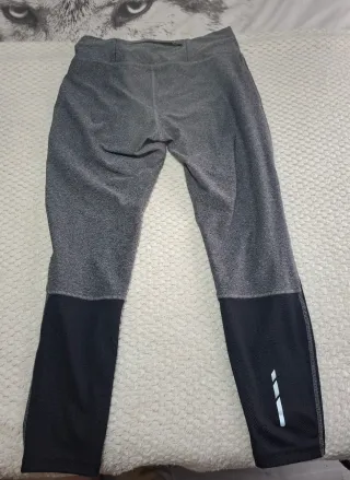 Mallas deportivas grises y negras