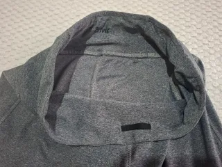 Mallas deportivas grises y negras