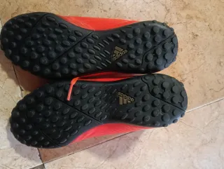 Botas de fútbol Adidas naranjas