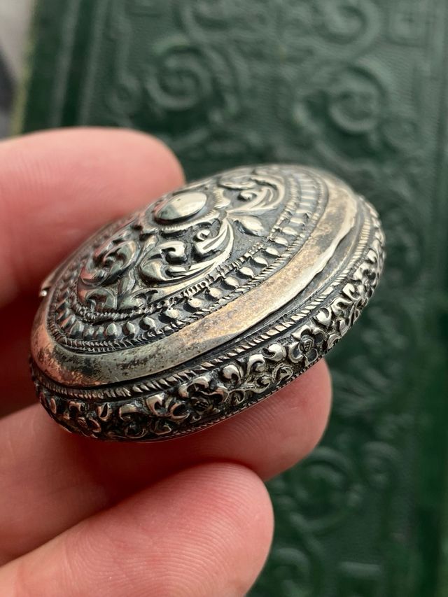 Preciosa Cajita plata labrada XIX