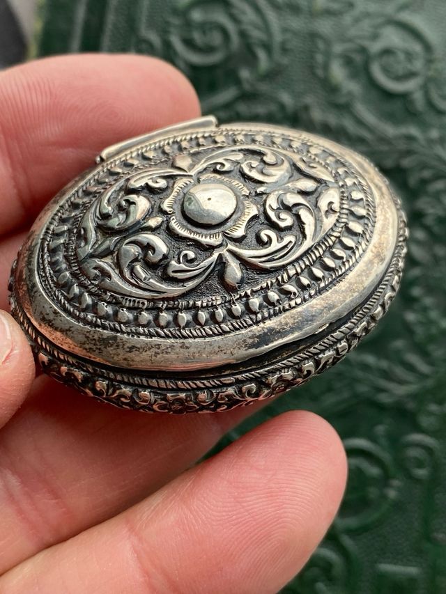 Preciosa Cajita plata labrada XIX