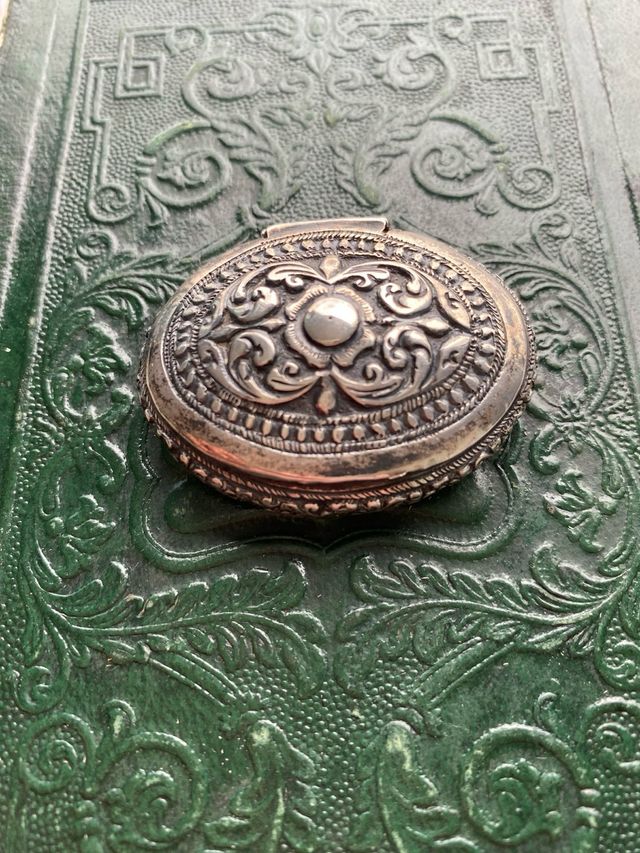 Preciosa Cajita plata labrada XIX