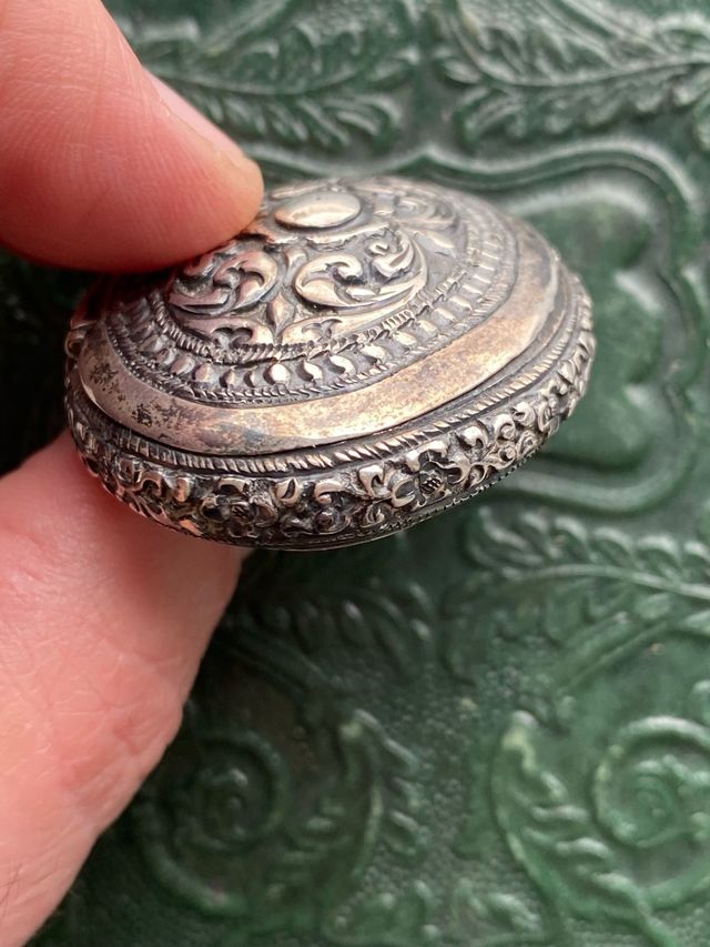 Preciosa Cajita plata labrada XIX