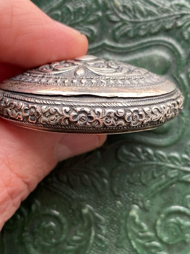 Preciosa Cajita plata labrada XIX