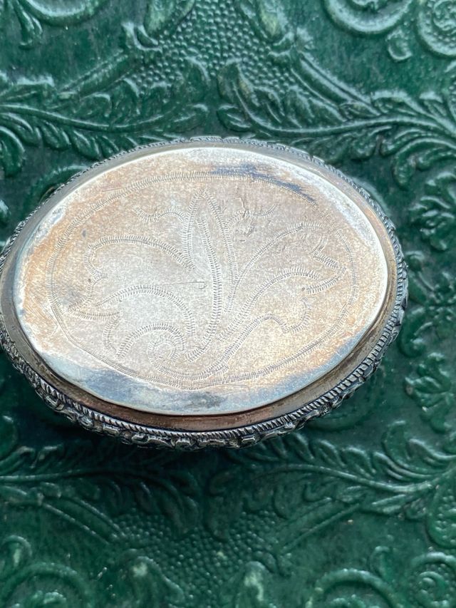 Preciosa Cajita plata labrada XIX