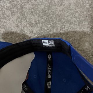 Gorra New Era Azul con Rosa Roja