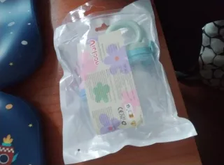 2 Chupetes Fruta + 2 Baberos Silicona