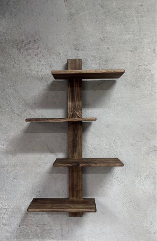 Estantería escalonada de madera