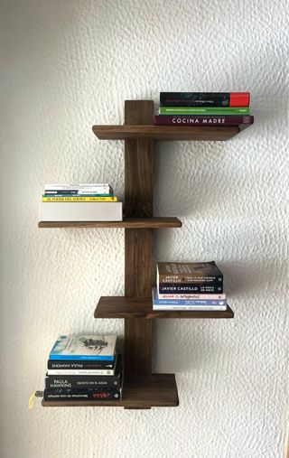 Estantería escalonada de madera