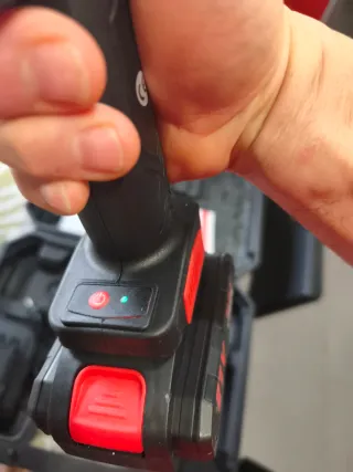 Tijeras de podar a batería con maletín