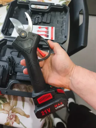 Tijeras de podar a batería con maletín