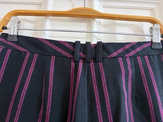 Pantalón negro rayas moradas Nicoli