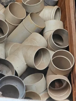 Tubos y codos de tubería color gris buen estado