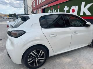 Peugeot 208 2021