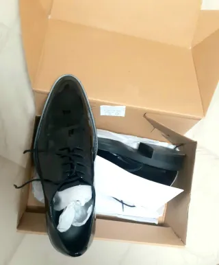 Zapato charol Zara hombre.