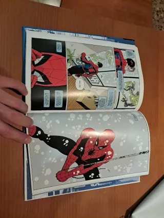 Reedición 100% marvel hc spiderman. azul