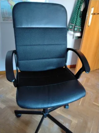 Silla de escritorio Ikea verde con funda