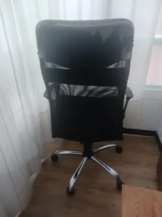 Silla de oficina negra