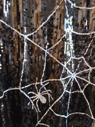 Vestido lentejuelas telaraña y sombrero Halloween
