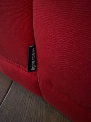 Sofá Ligne Roset Togo 3 plazas rojo.