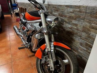 Hyosung Aquila 650cc Custom