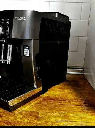 Cafetera DeLonghi Magnifica Smart  (Caja original)