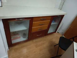 Mueble de cocina con encimera de mármol