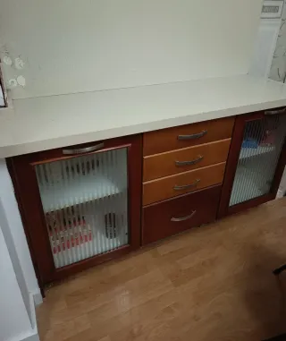 Mueble de cocina con encimera de mármol