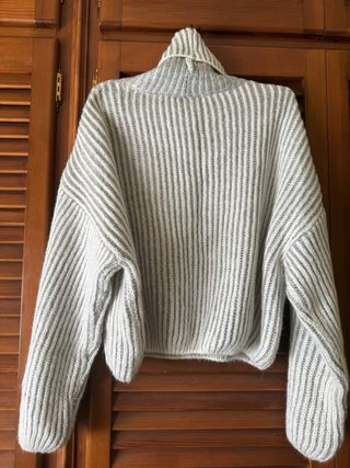 Jersey Stradivarius cuello alto gris