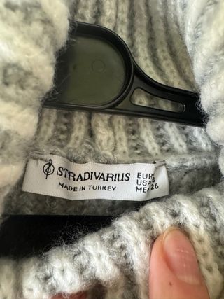 Jersey Stradivarius cuello alto gris