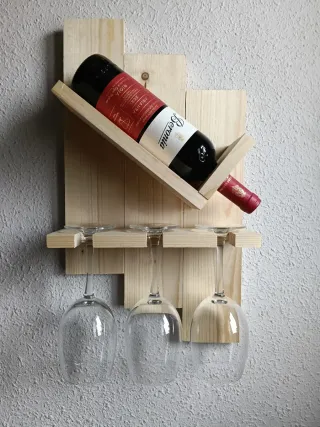 Botellero de madera para pared