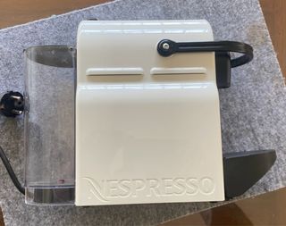 Cafetera Nespresso + 13 Cápsulas Reutilizables