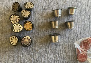 Cafetera Nespresso + 13 Cápsulas Reutilizables