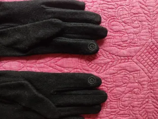 Guantes negros con lazo