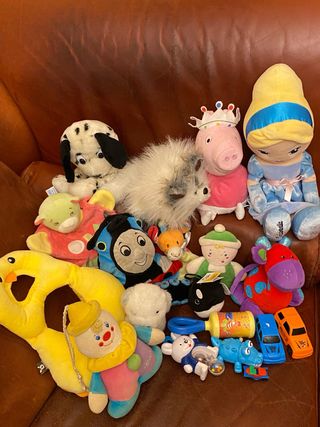 Lotto 19 pezzi peluche e giochi