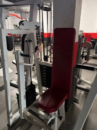 Máquina Press de Pecho Gimnasio