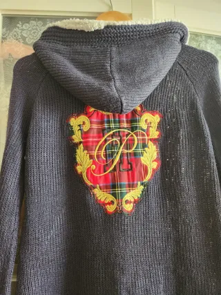 Chaqueta azul con capucha y borreguito