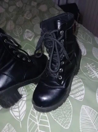 Botines negros piel talla 35/36