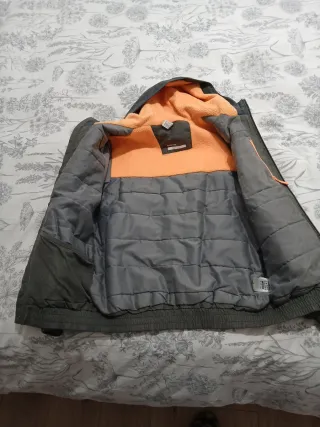 Abrigo Quechua gris y verde