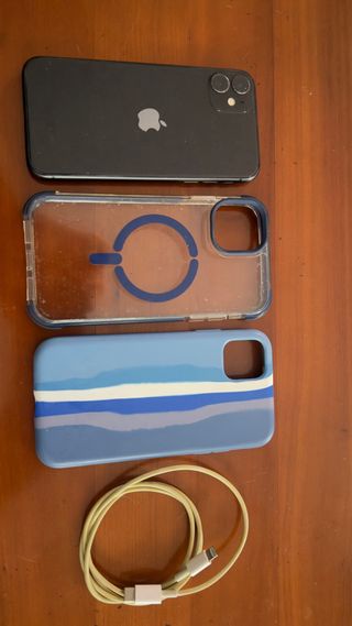 iPhone 11 Negro + 2 Carcasas + Cable