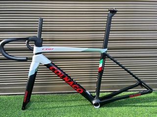 Cuadro de bicicleta de carbono de alto módulo.