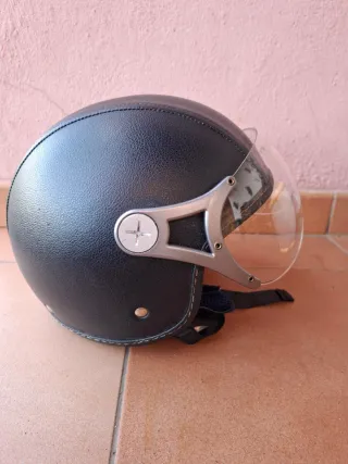 Casco Moto Negro con Visera